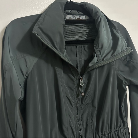 ATHLETA Drippity Dark Green Lightweight Hooded Rain Jacket Windbreaker  XXS - Picture 4 of 6